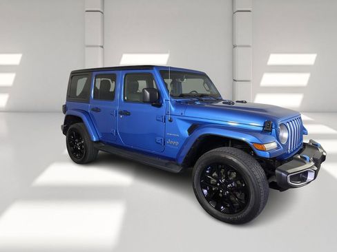 Used 2022 Jeep Wrangler Unlimited Sahara image 2