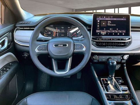 Used 2023 Jeep Compass Limited image 8