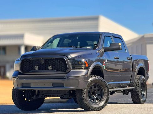 Used 2018 RAM 1500 Classic SLT image 2