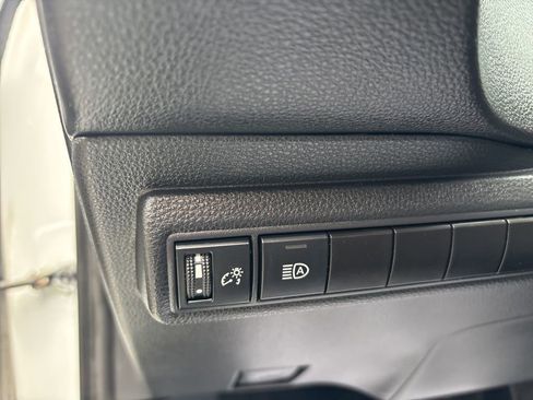 Used 2022 Toyota Corolla LE image 16