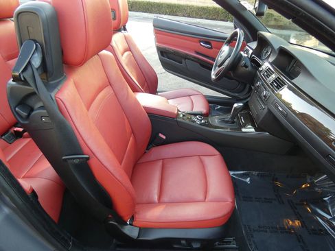 Used 2013 BMW 328i Convertible image 22