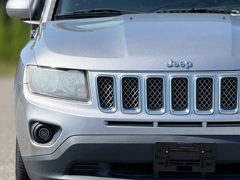 Used 2016 Jeep Compass Latitude FWD image 11