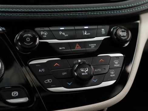 Used 2018 Chrysler Pacifica Limited w/ Advanced Safetytec Group image 18