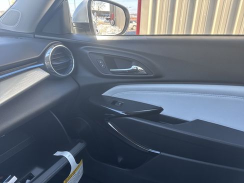 New 2026 Chevrolet Trax LT w/ LT Convenience Package FWD image 14