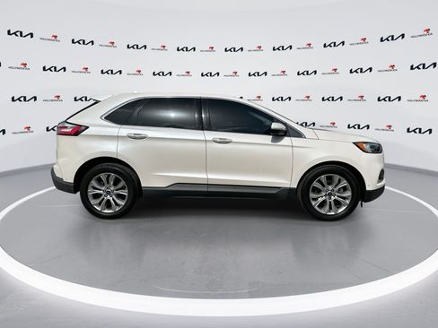 Used 2019 Ford Edge Titanium w/ Equipment Group 301A FWD image 9
