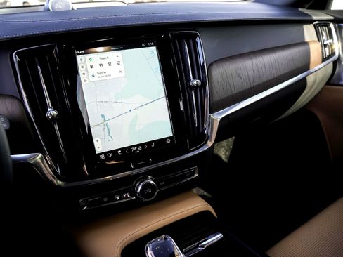 Used 2023 Volvo V90 B6 Cross Country Ultimate image 18