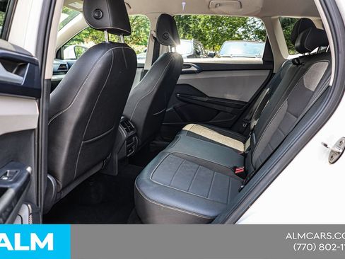 Used 2024 Volkswagen Taos SE FWD image 19