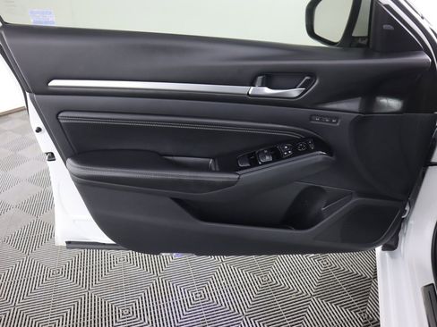 Used 2020 Nissan Altima 2.0 Platinum image 23