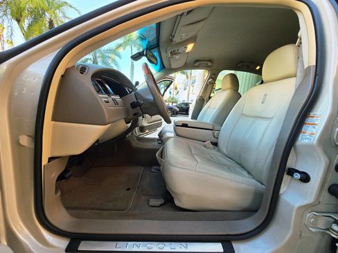 Used 2003 Lincoln Town Car Cartier image 17