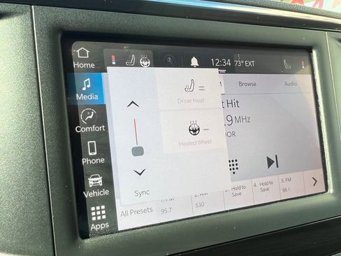 Used 2023 Chrysler Voyager LX image 27