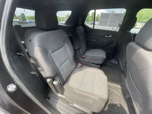Used 2022 Chevrolet Traverse LT FWD image 26