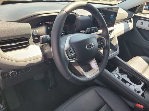 Used 2026 Ford Explorer Active w/ Active Comfort Package RWD image 9