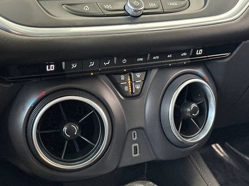 Used 2019 Chevrolet Blazer LT FWD image 27