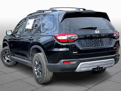 Used 2025 Honda Pilot TrailSport image 12