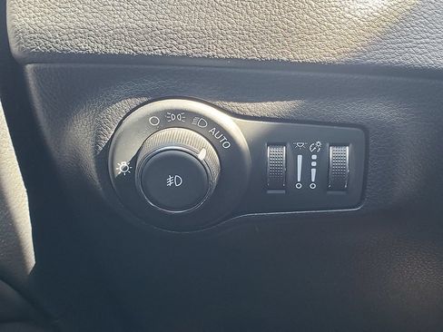 Used 2019 Jeep Compass Latitude w/ Cold Weather Group AWD/4WD image 28