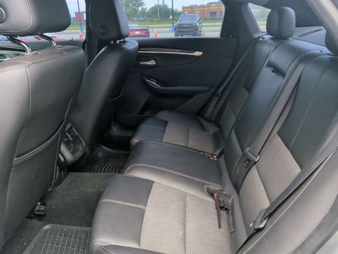 Used 2017 Chevrolet Impala LT FWD image 5