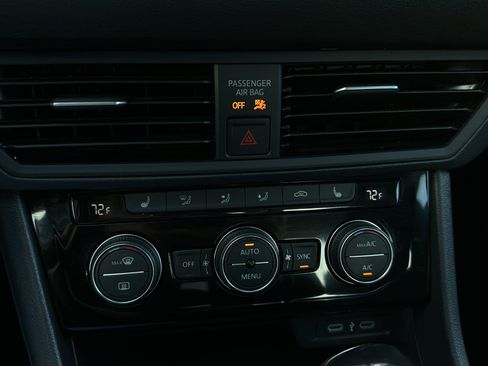 Used 2024 Volkswagen Jetta SE FWD image 16