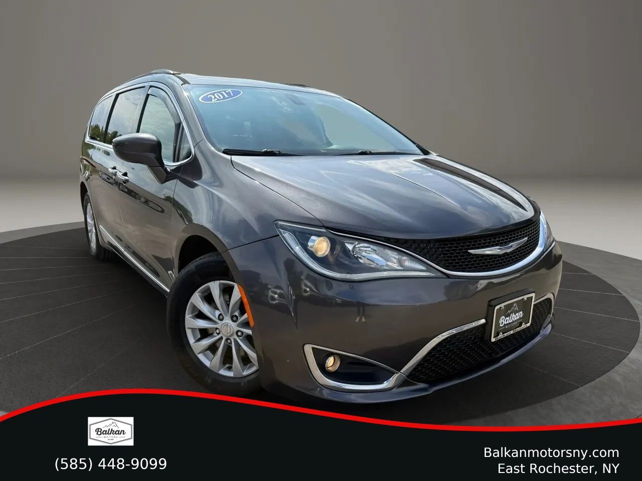 Used 2017 Chrysler Pacifica Touring-L FWD image 1