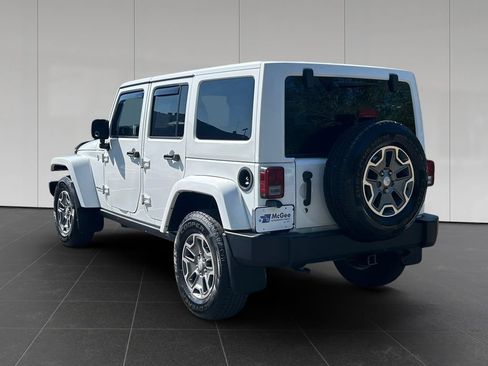 Used 2017 Jeep Wrangler Unlimited Rubicon w/ Connectivity Group AWD/4WD image 3