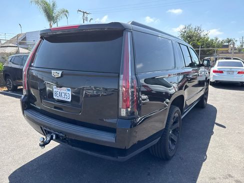 Used 2018 Cadillac Escalade ESV Premium Luxury RWD image 12