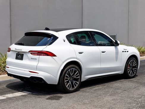 Certified 2023 Maserati Grecale Modena AWD/4WD image 5