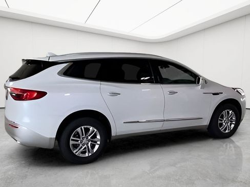 Used 2020 Buick Enclave Essence FWD image 2