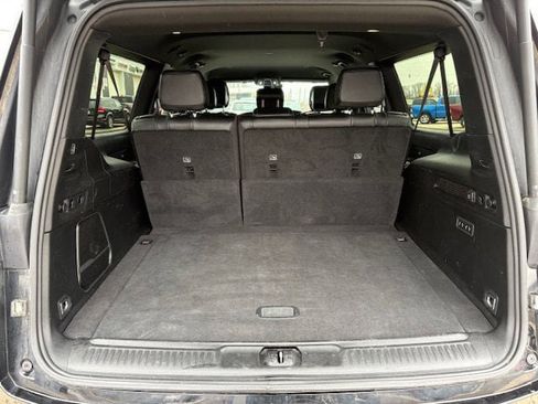 Used 2024 Jeep Wagoneer L Series II w/ Flexible Seating Group AWD/4WD image 11