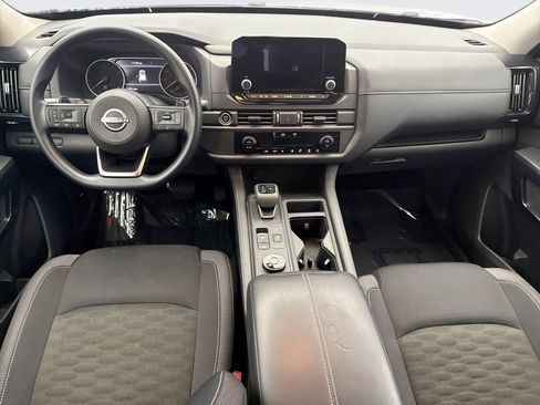 Used 2024 Nissan Pathfinder S image 14