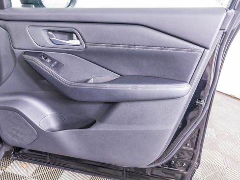 Used 2024 Nissan Rogue SV w/ SV Premium Package image 39