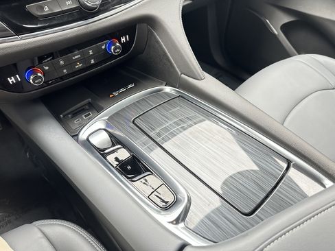 Used 2024 Buick Enclave Essence image 26