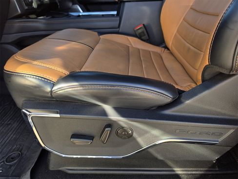 Used 2024 Ford F250 Platinum image 14