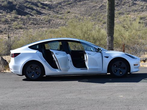 Used 2023 Tesla Model 3 Standard Range image 10