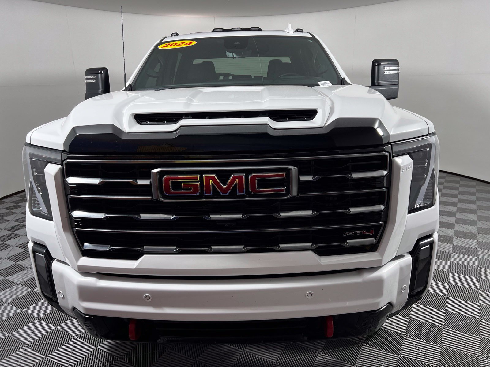Used 2024 GMC Sierra 2500 AT4 w/ AT4 Premium Plus Package AWD/4WD image 2