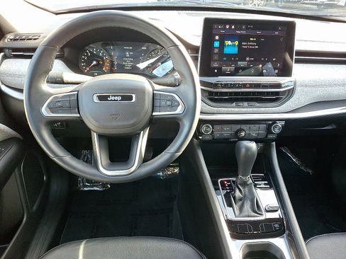 Used 2022 Jeep Compass Latitude image 9