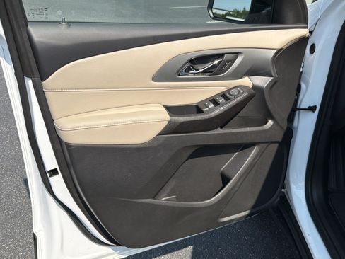 Used 2023 Chevrolet Traverse LS FWD image 10