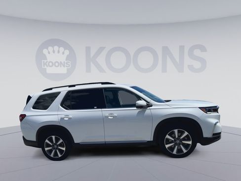 Used 2025 Honda Pilot Elite image 2