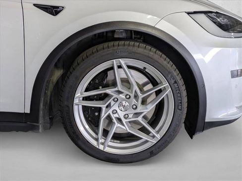 Used 2022 Tesla Model X image 23