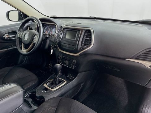 Used 2016 Jeep Cherokee Latitude w/ Cold Weather Group AWD/4WD image 31