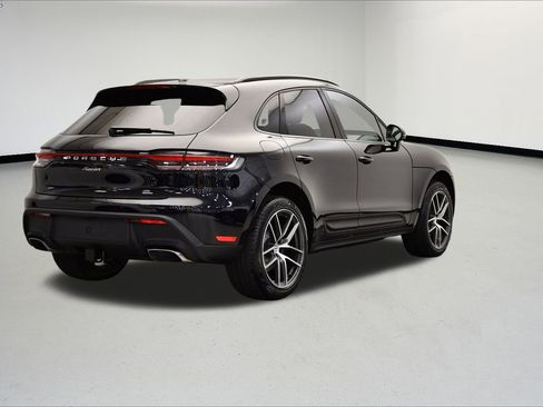 Used 2025 Porsche Macan image 7