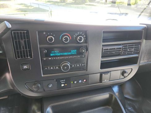 Used 2018 Chevrolet Express 2500 w/ Driver Convenience Package image 24