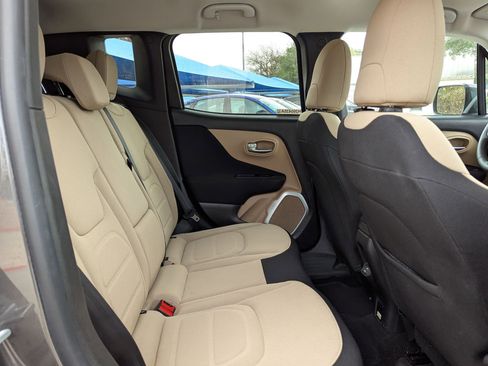 Used 2018 Jeep Renegade Latitude w/ Safety & Security Group image 19