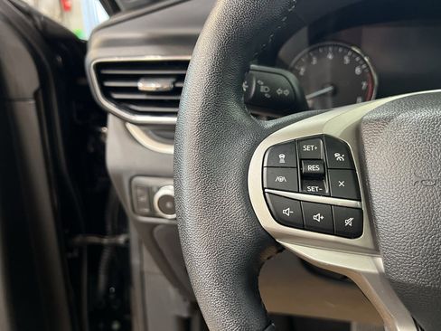 Used 2022 Ford Explorer XLT w/ Equipment Group 202A image 32