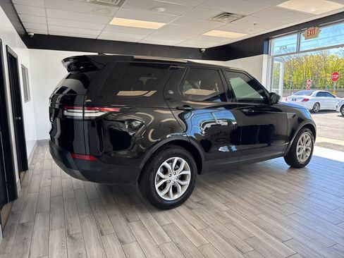 Used 2019 Land Rover Discovery SE AWD/4WD image 3