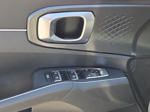 Certified 2024 Kia Sorento EX w/ Panoramic Sunroof Package FWD image 19