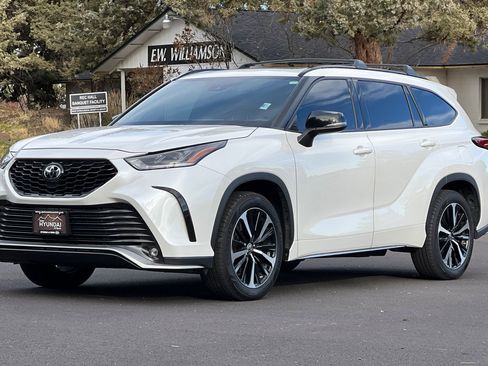 Used 2021 Toyota Highlander XSE image 9