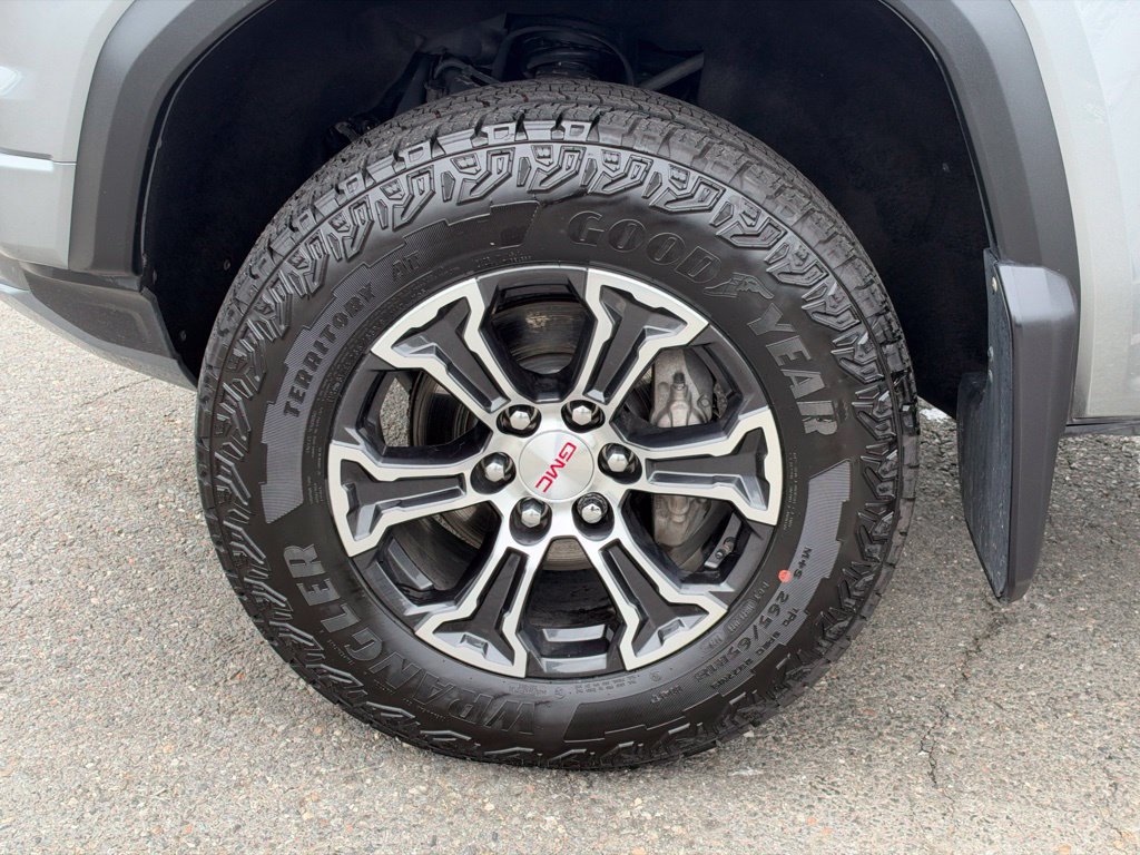 Used 2024 GMC Canyon AT4 AWD/4WD image 3