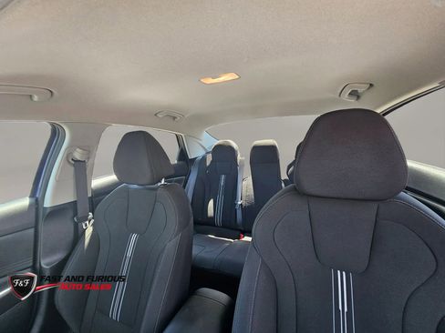Used 2023 Hyundai Elantra SEL w/ Preferred Accessory Package FWD image 22