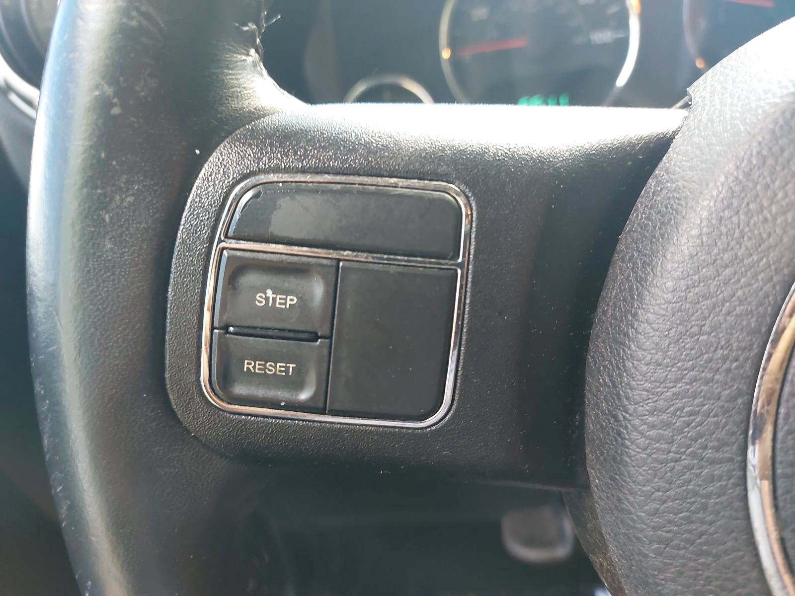 Used 2018 Jeep Wrangler Unlimited Sahara AWD/4WD image 16