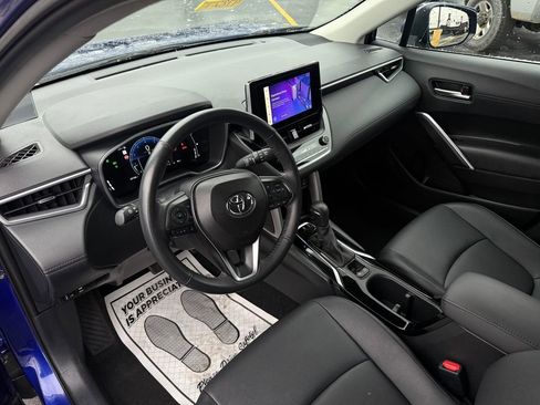 Used 2024 Toyota Corolla Cross XLE image 10