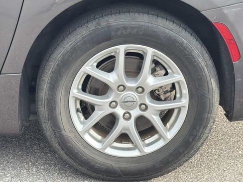 Used 2023 Chrysler Pacifica Touring-L FWD image 14